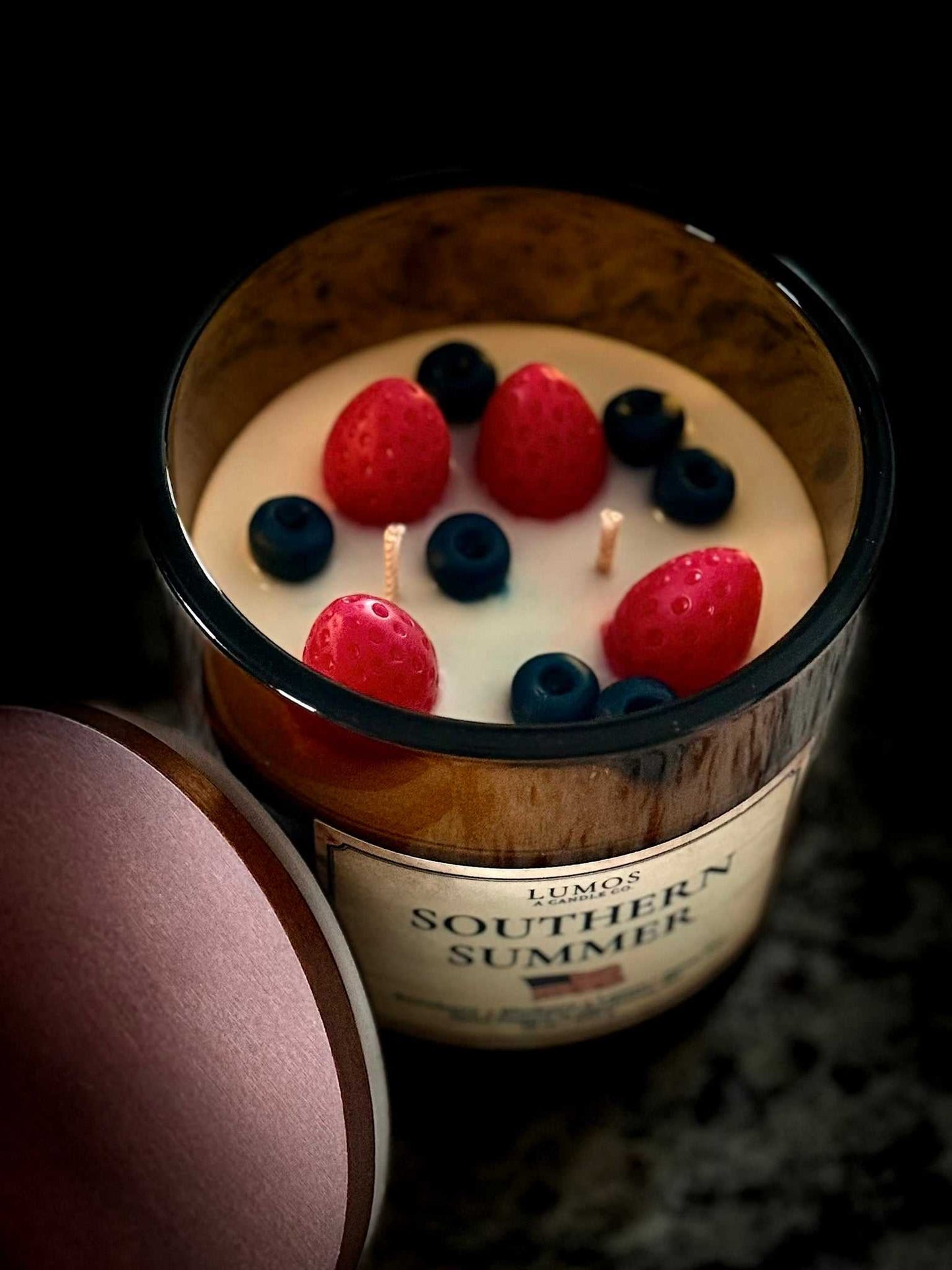 Southern Summer candle with strawberry, blueberry, lemon, and sweet tea fragrance
